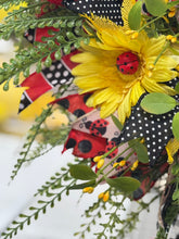 Ladybug Summer Wreath for Front Door, Hello Sign Wreath, Daisy & Red Geranium Farmhouse Door Decor, Ladybug Front Door Wreath