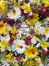 Ladybug Summer Wreath for Front Door, Hello Sign Wreath, Daisy & Red Geranium Farmhouse Door Decor, Ladybug Front Door Wreath