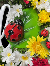 Ladybug Summer Wreath for Front Door, Hello Sign Wreath, Daisy & Red Geranium Farmhouse Door Decor, Ladybug Front Door Wreath